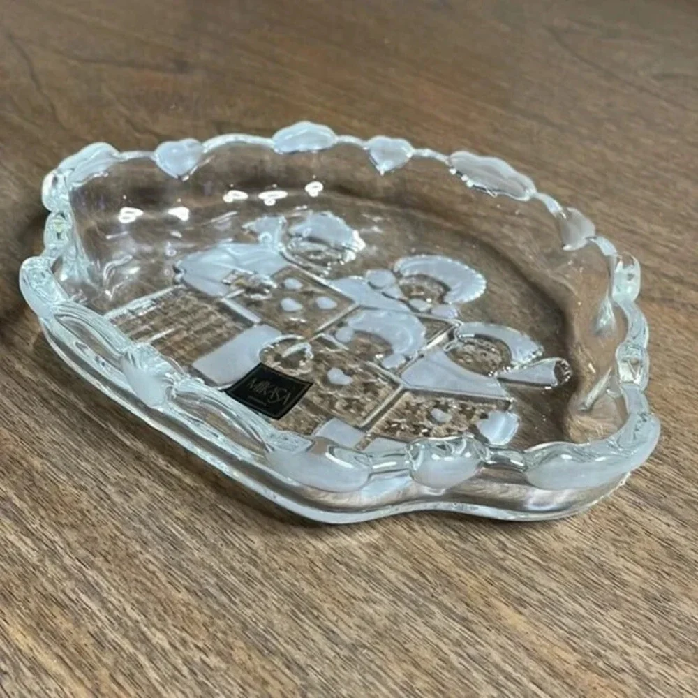 Mikasa Crystal Sweet‎ Dish, Carolers Design, 8.25